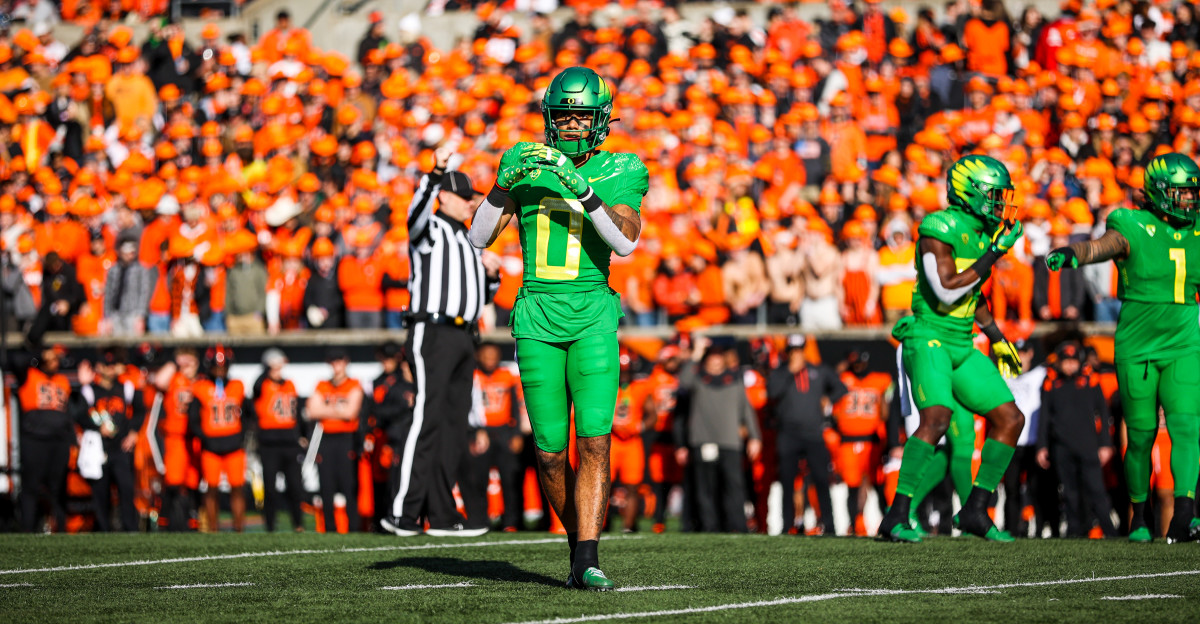 Oregon Ducks cornerback Christian Gonzalez against the Oregon State Beavers.